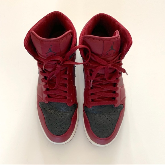 Jordan 1 Retro High Black Gym Red 555088 061